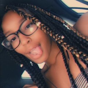 Meet your Posher, Maya